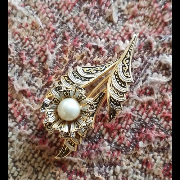 Damascene Flower Brooch Pin - Picture 3 of 8